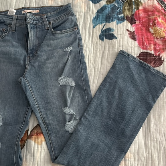 LEVIS 725 HIGH RISE BOOTCUT WOMEN'S JEANS - Picture 5 of 5